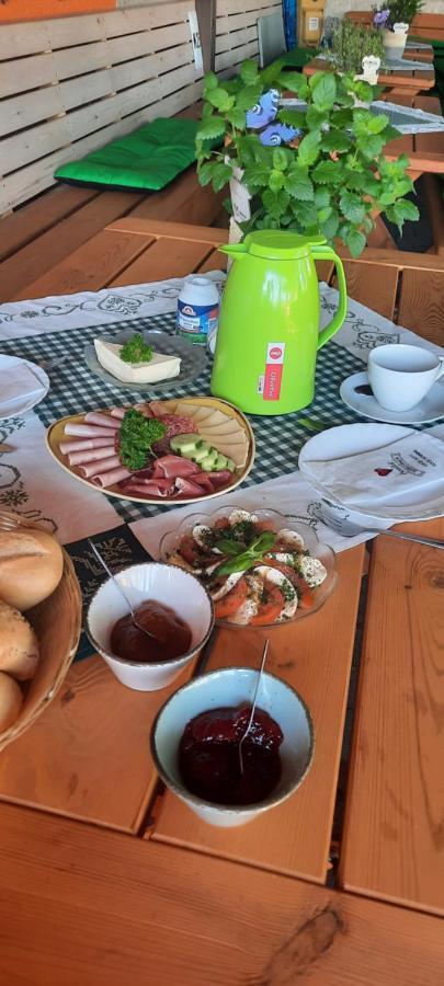 Gaststaette Und Pension Zur Schiene 메르제부르크 외부 사진