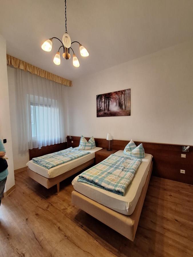 Gaststaette Und Pension Zur Schiene 메르제부르크 외부 사진