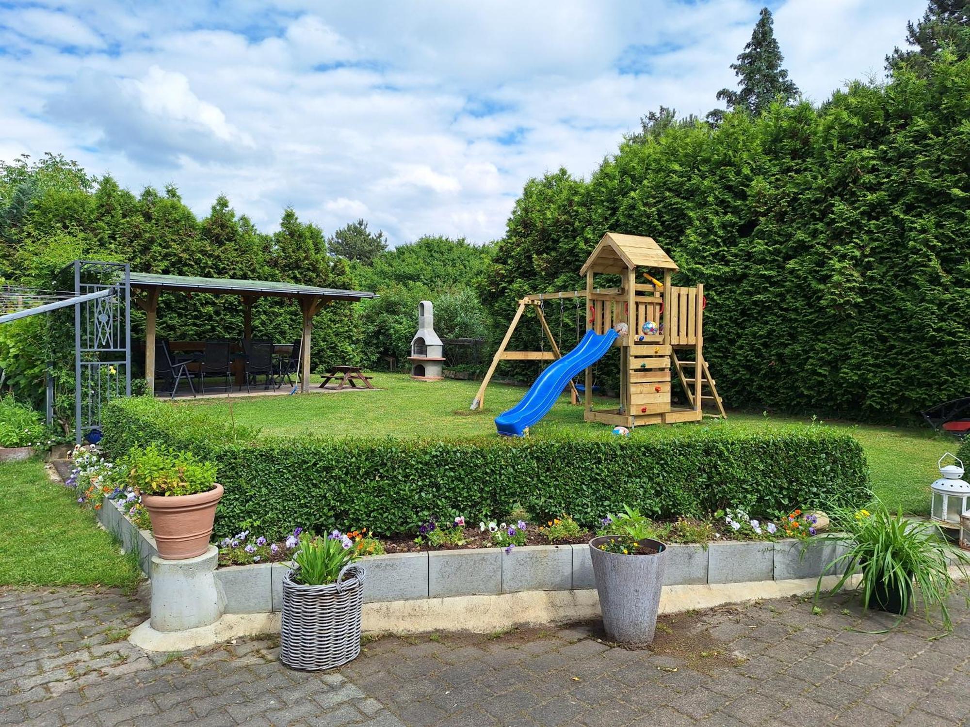 Gaststaette Und Pension Zur Schiene 메르제부르크 외부 사진